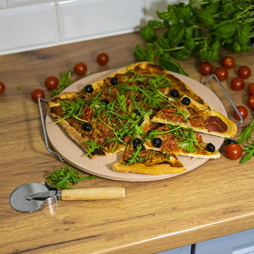 Πέτρα ψησίματος πίτσας με λαβή και κόφτη πίτσας, από κορδιερίτη, στρογγυλή 33 cm - 14