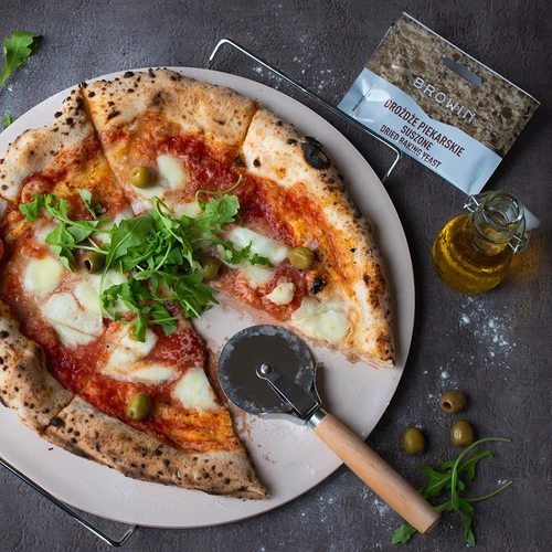 Πέτρα ψησίματος πίτσας με λαβή και κόφτη πίτσας, από κορδιερίτη, στρογγυλή 33 cm - 12