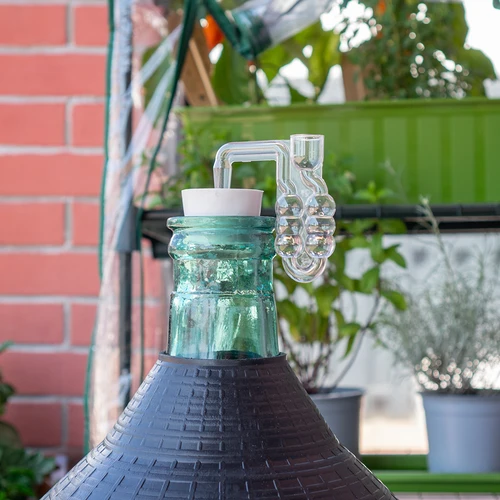 Πώμα για νταμιτζάνα Φ 54 mm με κλείσιμο - 5