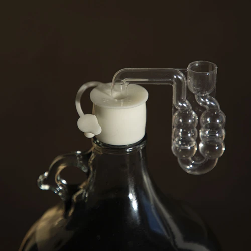 Πώμα για νταμιτζάνα fi 37/41 mm με κλείσιμο - 8