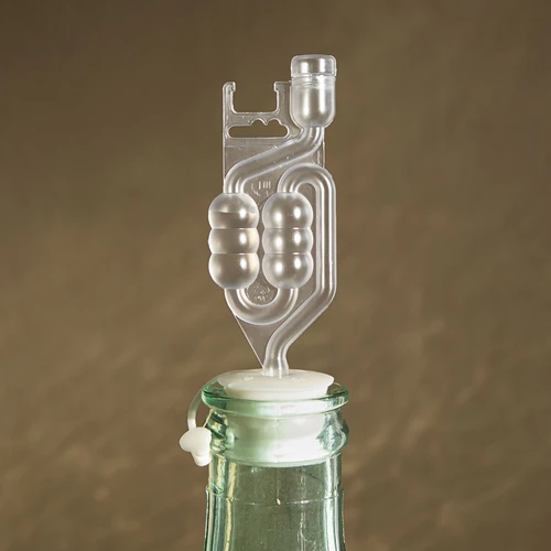 Πώμα για νταμιτζάνα fi 44/48 mm με κλείσιμο - 6