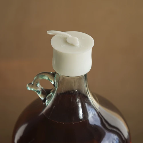 Πώμα για νταμιτζάνα Ø 50/54 mm με κλείσιμο - 6