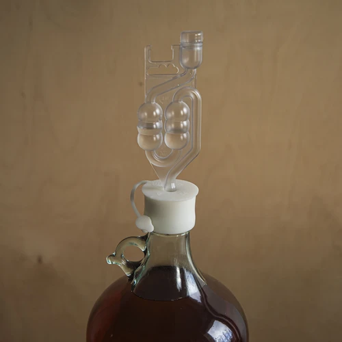 Πώμα για νταμιτζάνα Ø 50/54 mm με κλείσιμο - 8