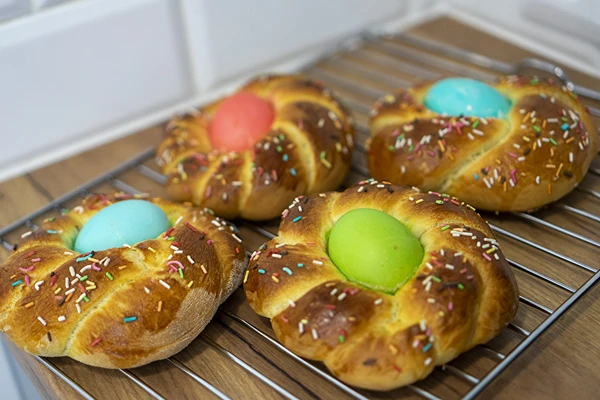 Ιταλικά πασχαλινά ψωμάκια