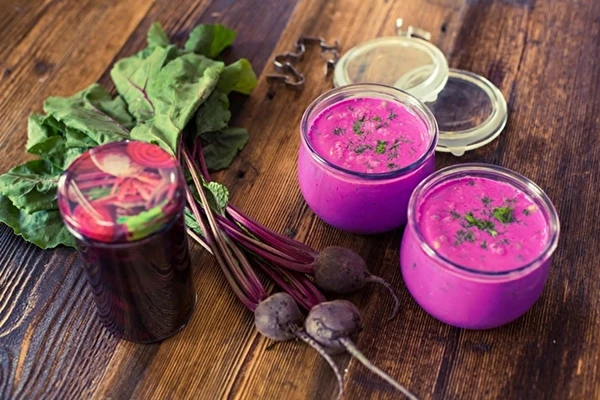 Κρύα σούπα με κβας από ζυμωμένα παντζάρια