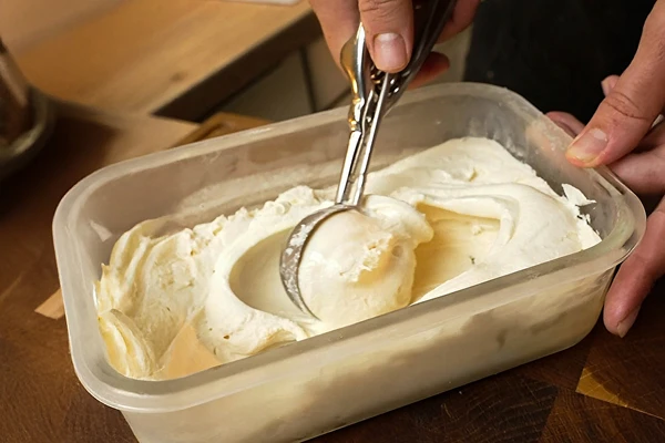 Παγωτό κρέμα με νότα κονιάκ