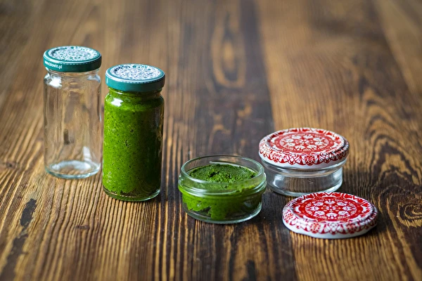 Πάστα από λεβιστικό — σπιτικό καρύκευμα MAGGI