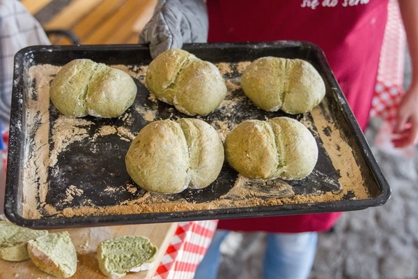 Ψωμί / Ψωμάκια με σπανάκι