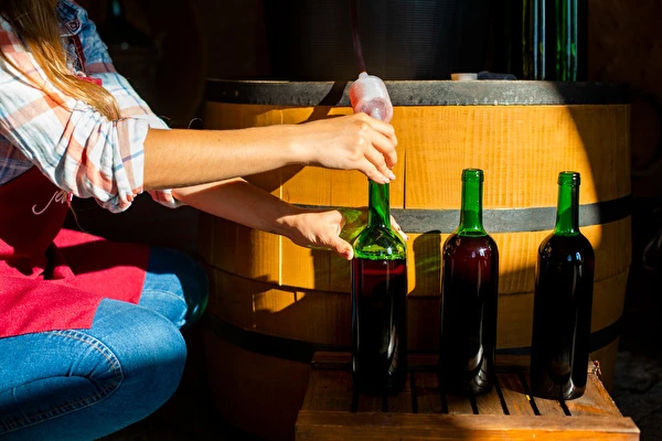 Πώς να φτιάξεις κρασί βήμα προς βήμα;