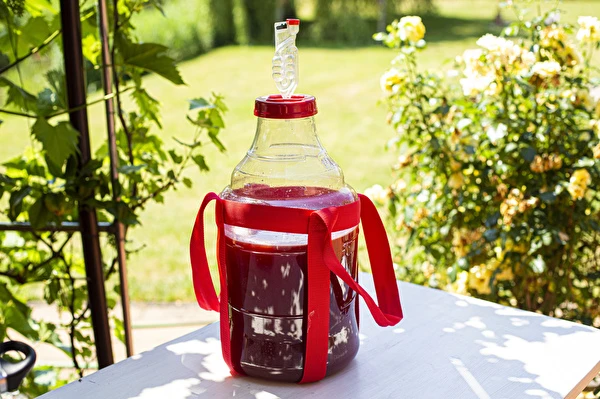 Πώς να φτιάξεις κρασί βήμα προς βήμα;