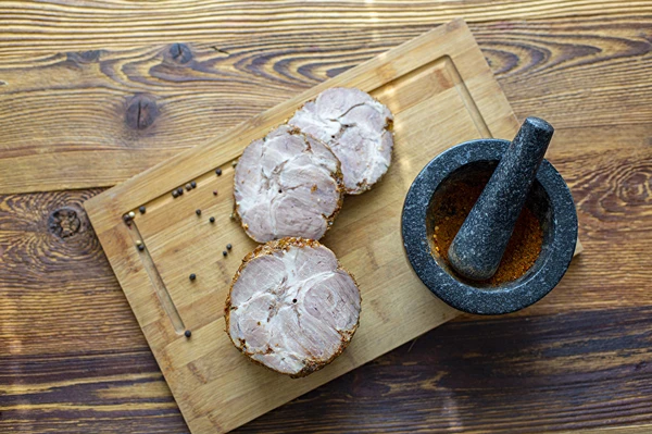 Χοιρινός λαιμός από συσκευή παρασκευής ζαμπόν