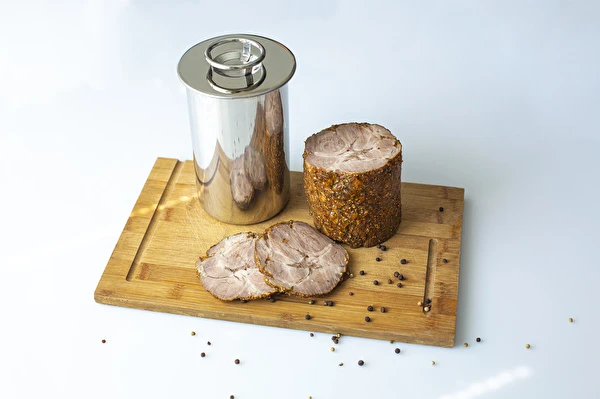 Χοιρινός λαιμός από συσκευή παρασκευής ζαμπόν