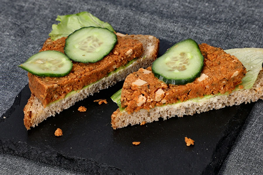 Βίγκαν «μορταδέλα» από συσκευή παρασκευής ζαμπόν