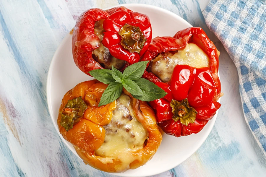 Γεμιστές πιπεριές στο γκριλ αερίου