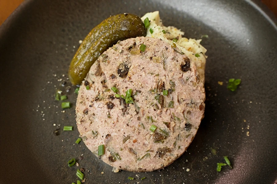 Λάντζμποξ με χοιρινό ρολό